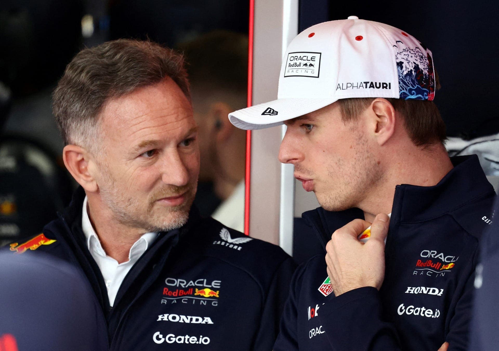 Verstappen chama Horner de família, mas destaca foco na F1: "Essas coisas acontecem no esporte"