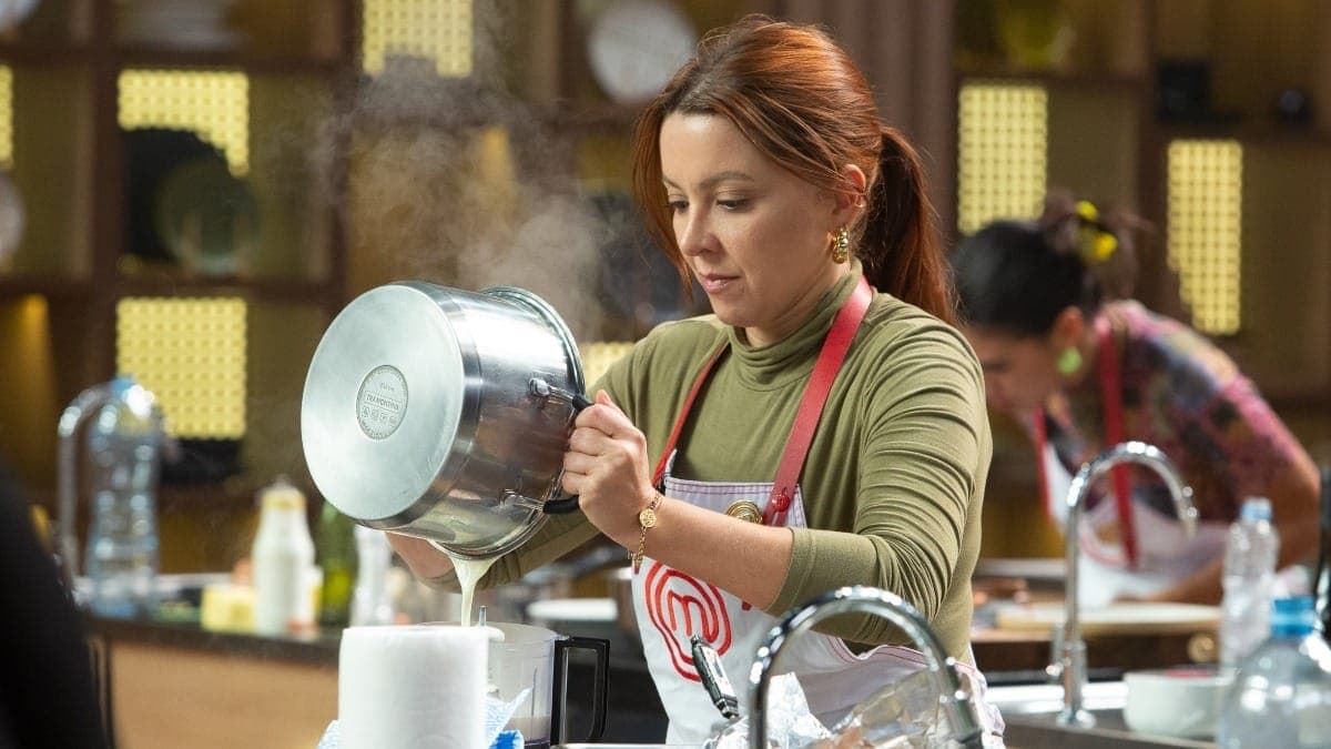 Taynan cozinha em prova do leilão no MasterChef 2025
