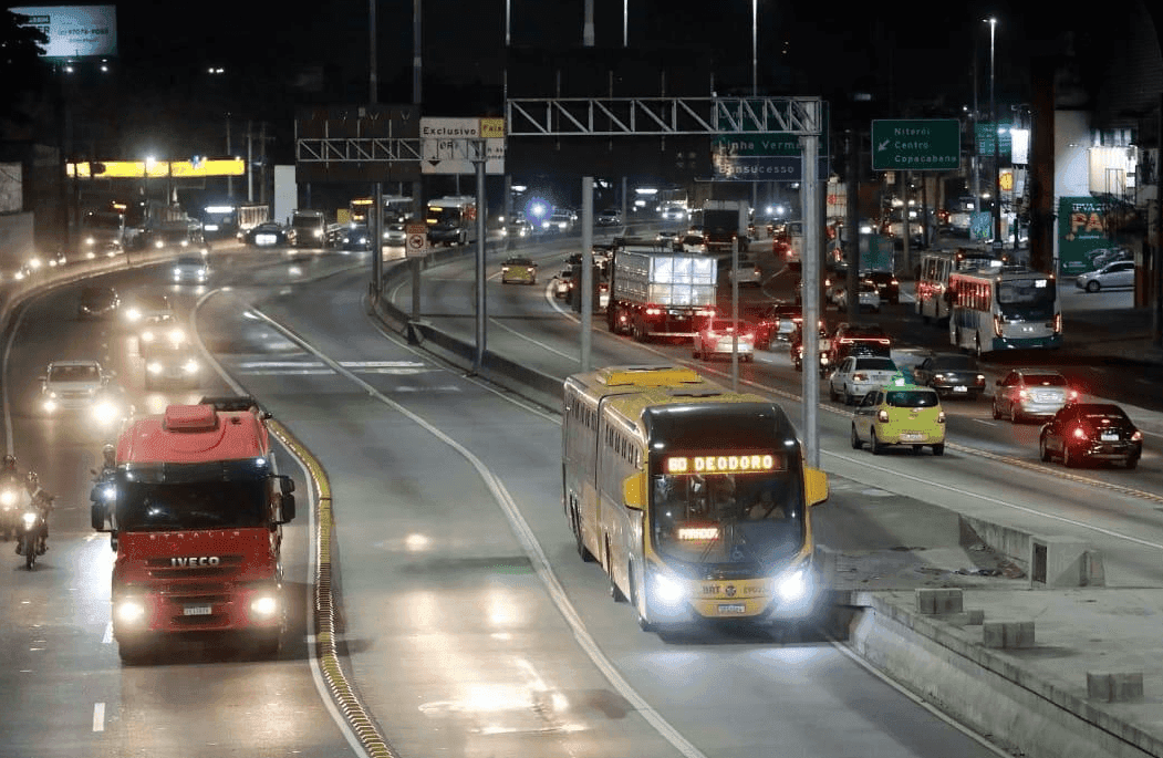 Os táxis que não estiverem cadastrados estão proibidos de circular na faixa e estão sujeitos a multa
