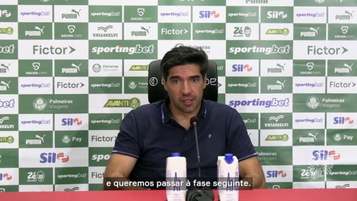 Abel Ferreira sai de entrevista