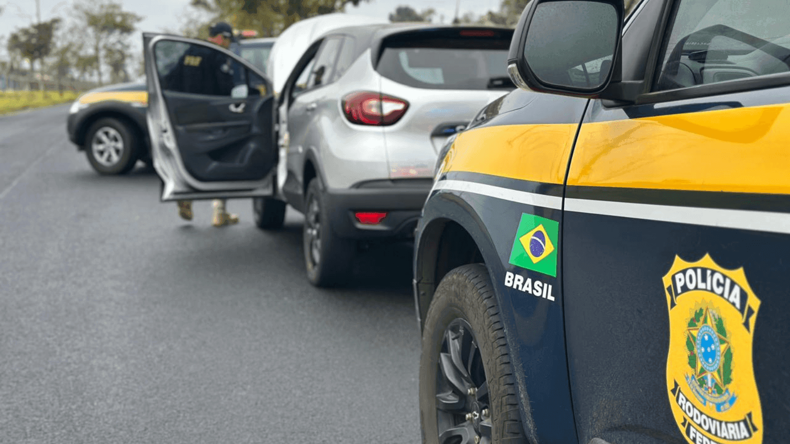 O veículo tinha registro de roubo em Embu das Artes