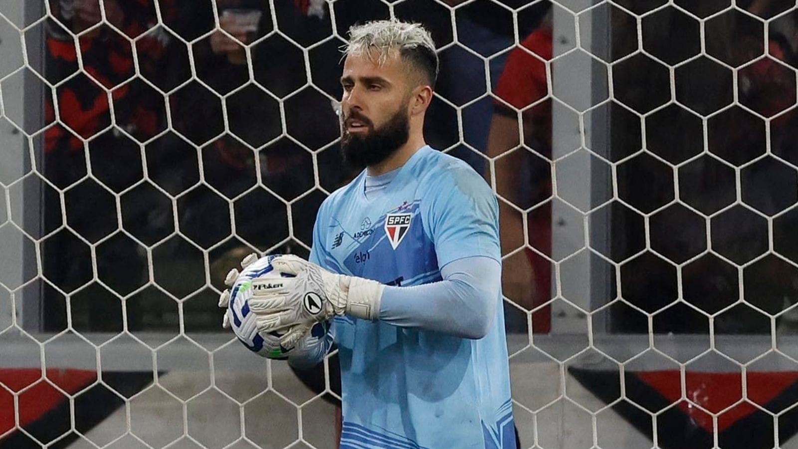 Goleiro Jandrei em jogo contra o Athletico