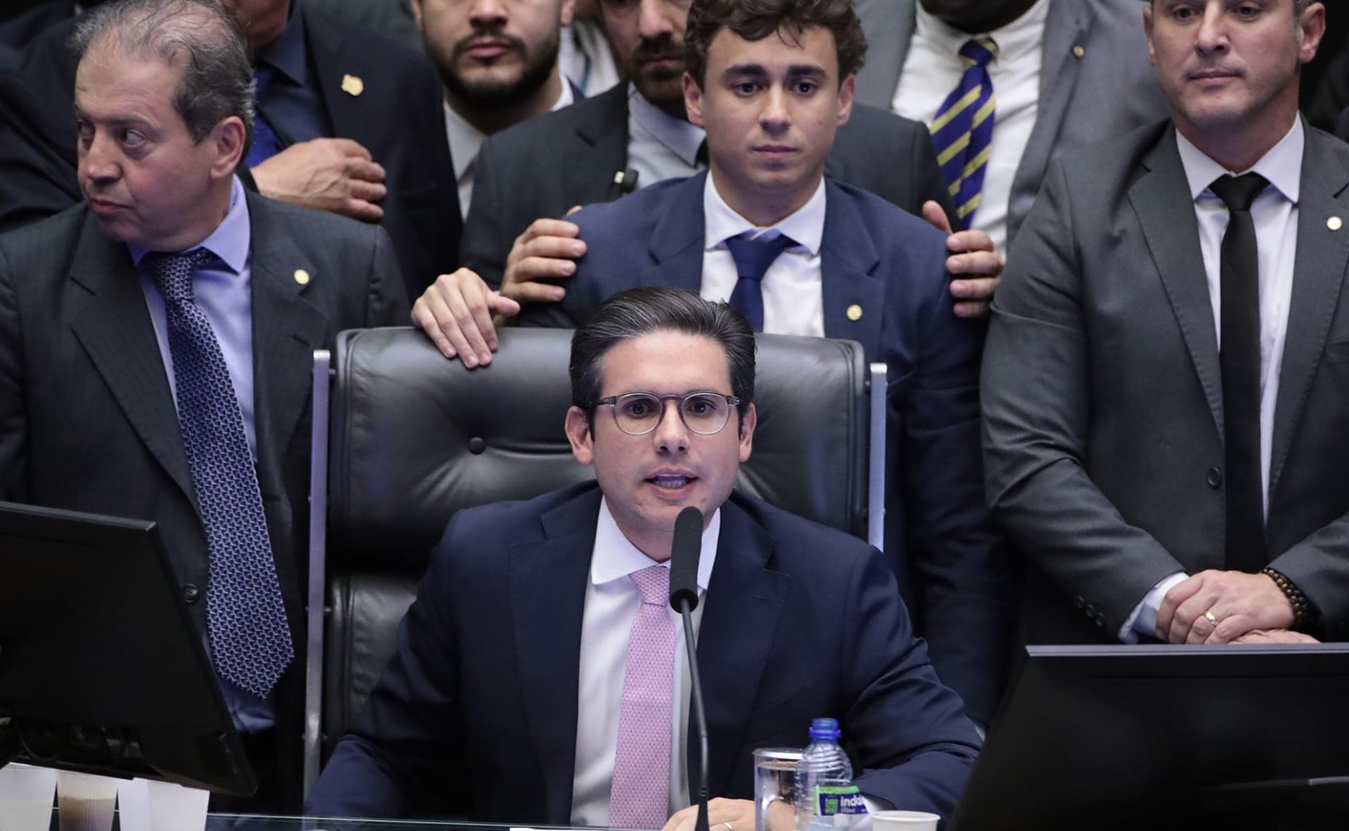 Hugo Motta consegue aprovar voto secreto na "PEC da Blindagem"