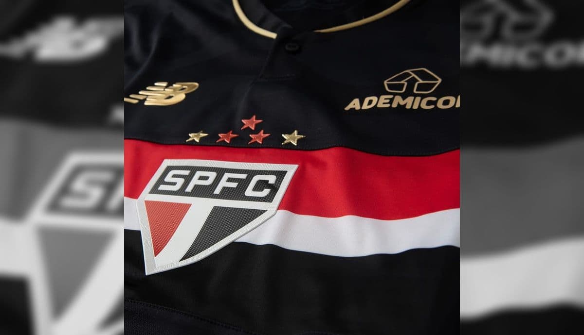 Camisa do São Paulo homenageia Rogério Ceni na conquista do campeonato mundial de 2005