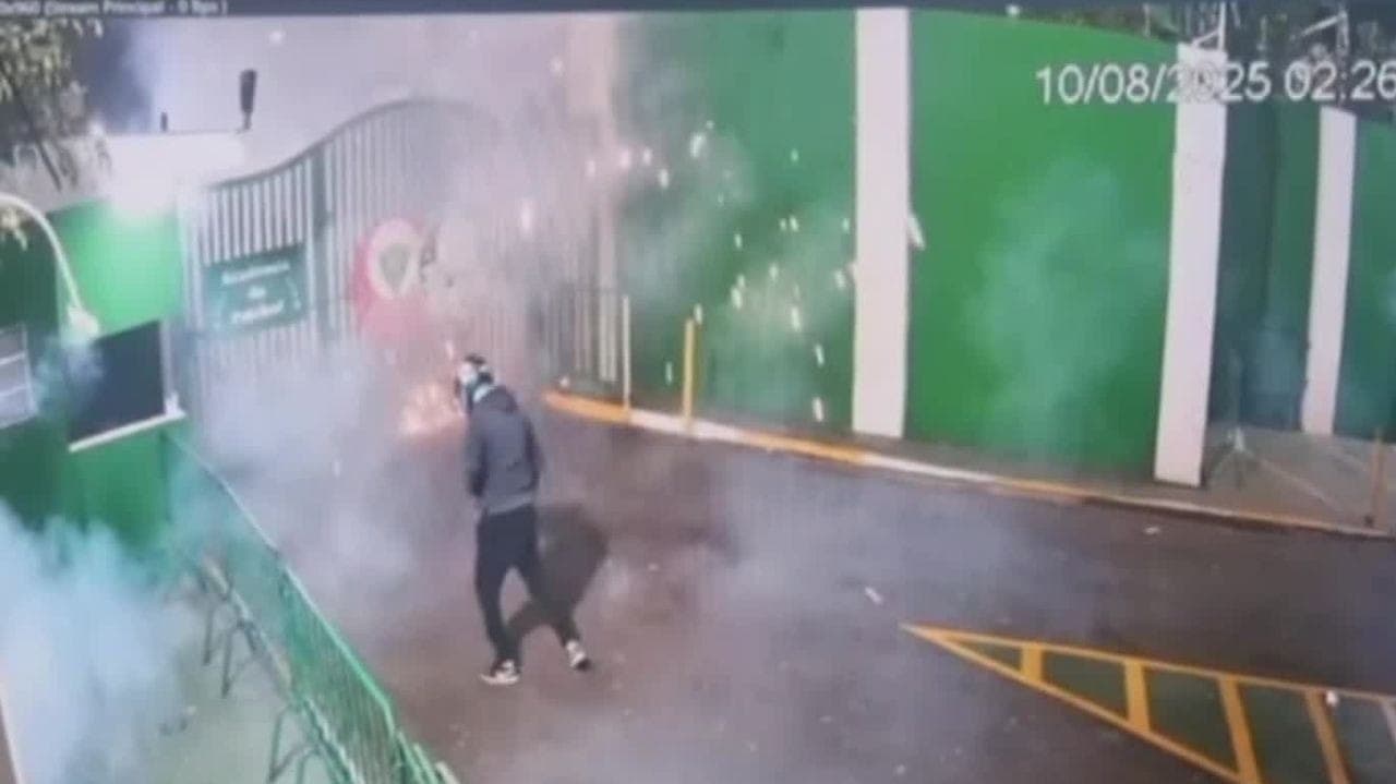 Ataque de vândalos ao CT do Palmeiras na madrugada