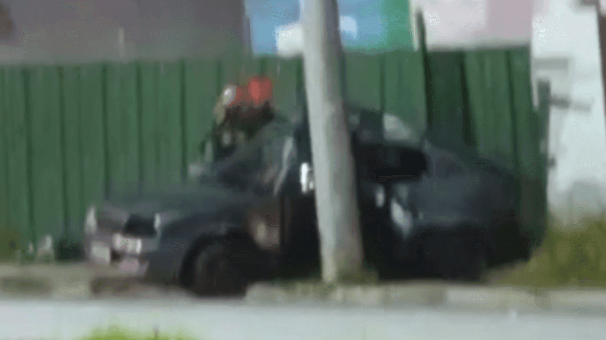 Homem morre após bater carro contra poste no bairro Setville em São José dos Campos