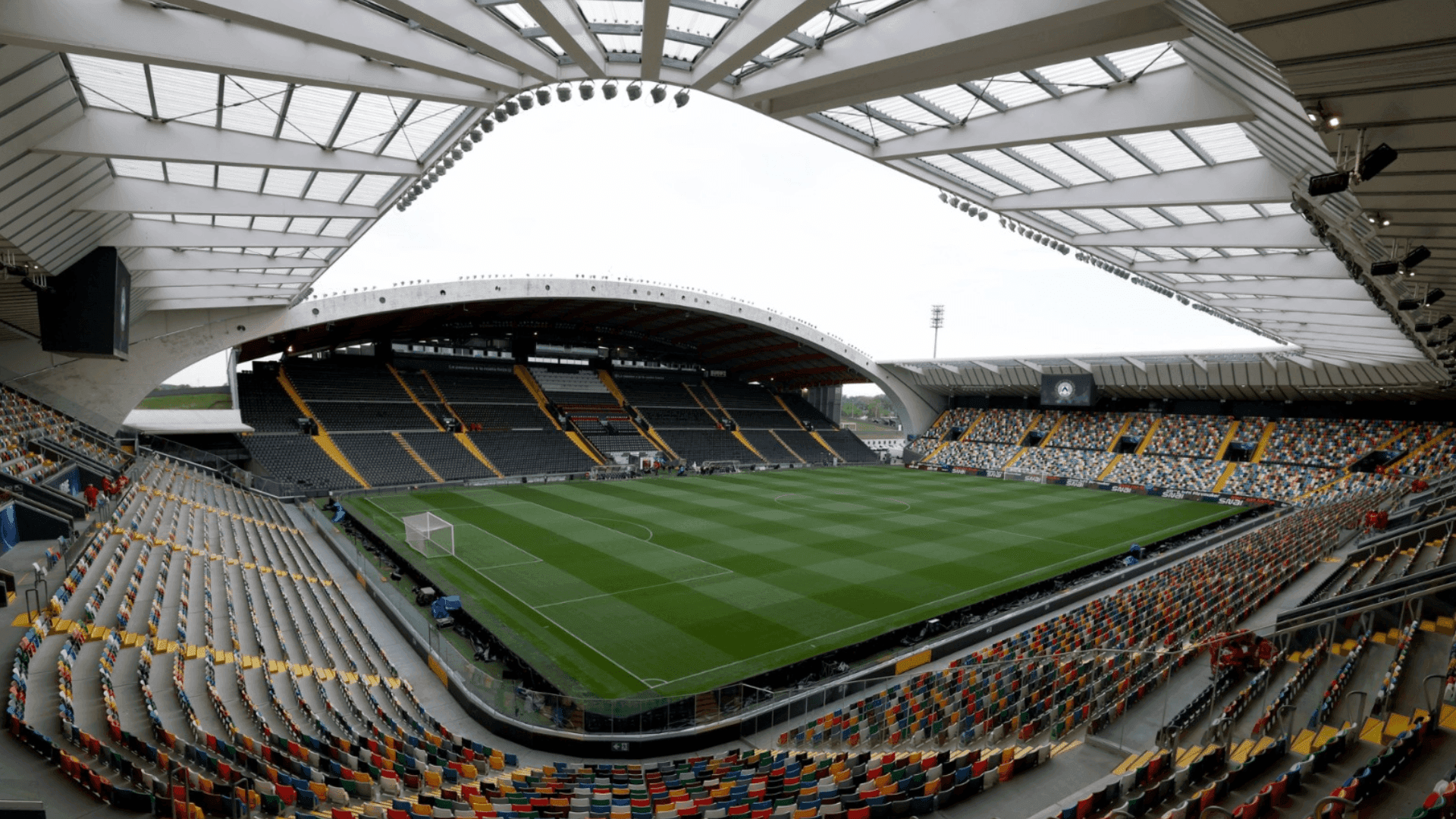 Stadio Friuli, em Udine, receberá na quarta-feira (13) o duelo entre Paris Saint-Germain e Tottenham pela Supercopa da UEFA