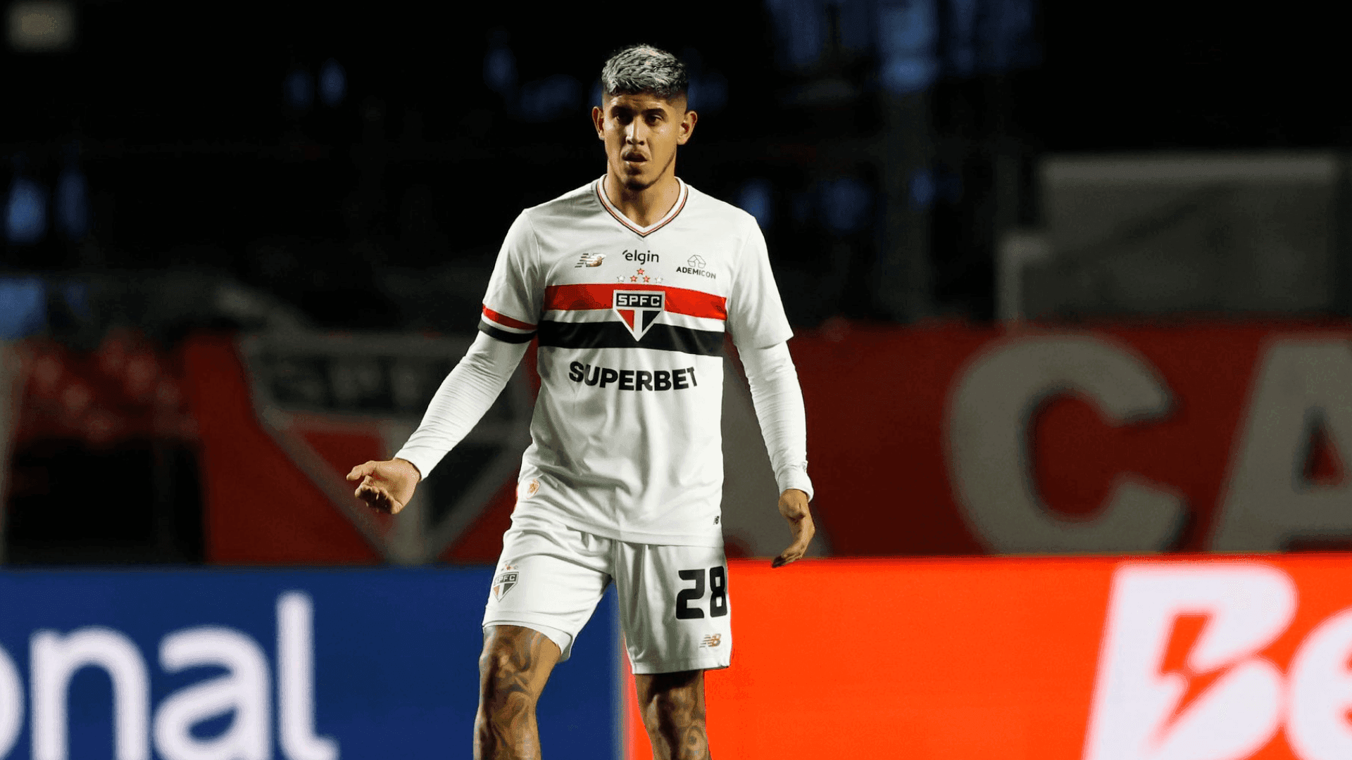Alan Franco, que teve contrato renovado até 2028, deverá compor a zaga tricolor no jogo desta terça (12) contra o Atlético Nacional, em Medellín, pelas oitavas da Libertadores
