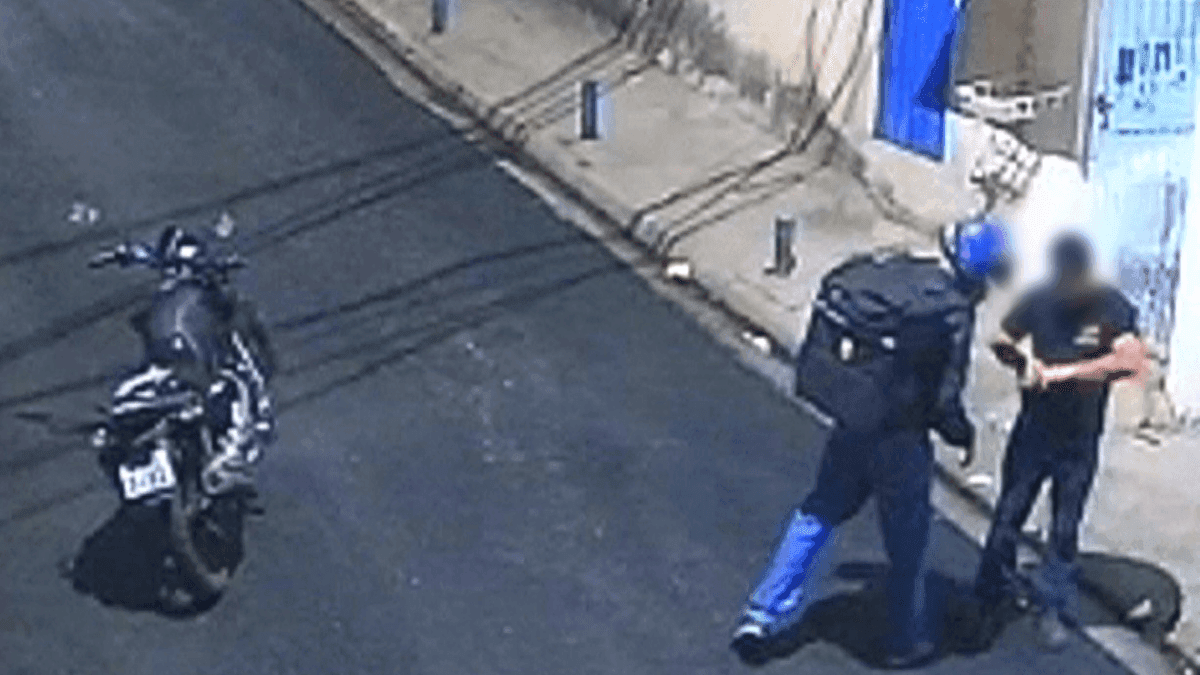 Homem não consegue tirar aliança e leva quatro tiros em assalto na Grande SP