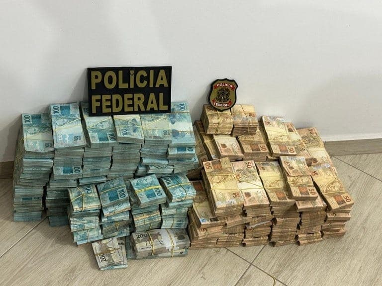 PF cumpre mandados de prisão após apreensão de R$ 14 milhões