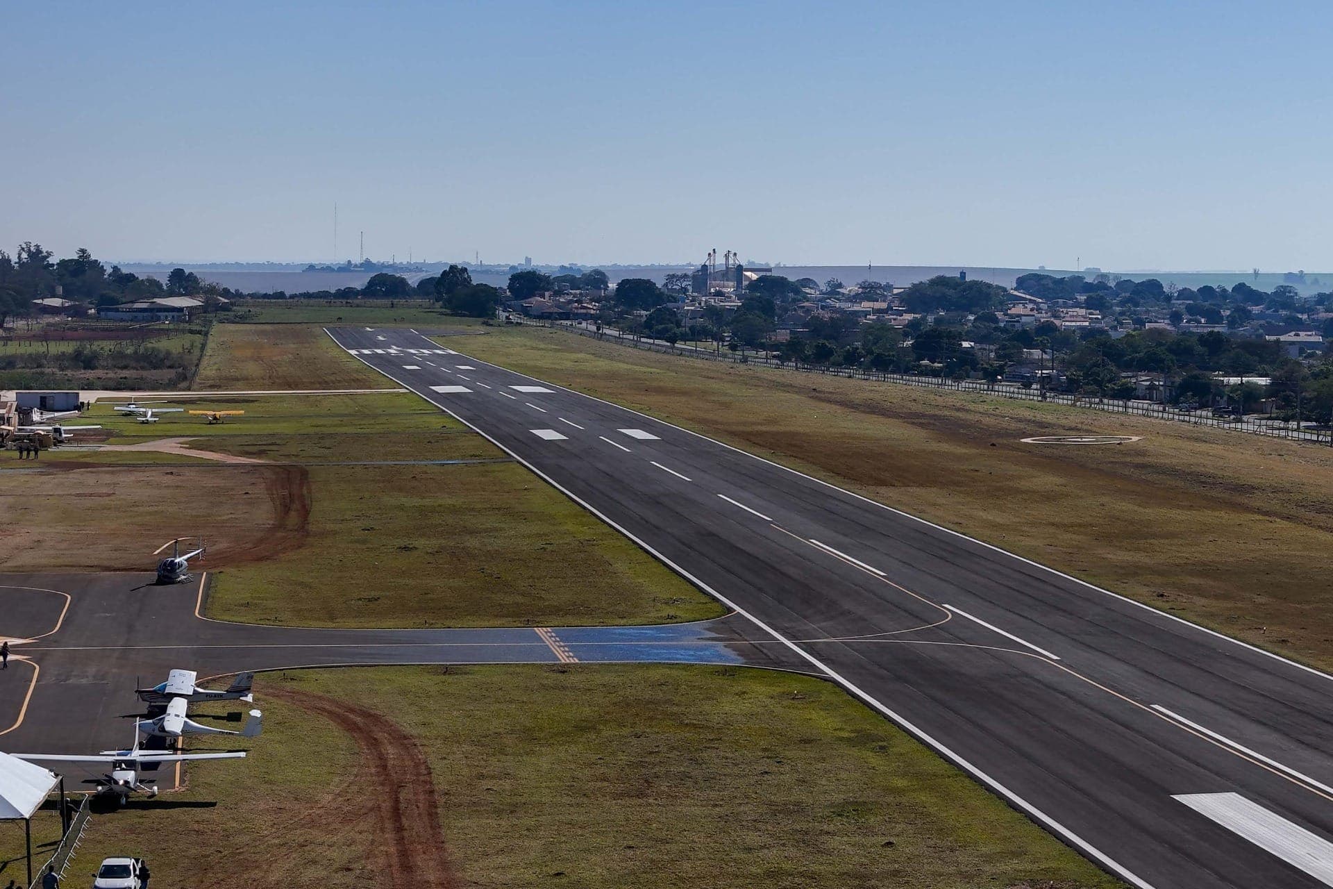 Paraná inaugura nova pista do aeroporto de Campo Mourão