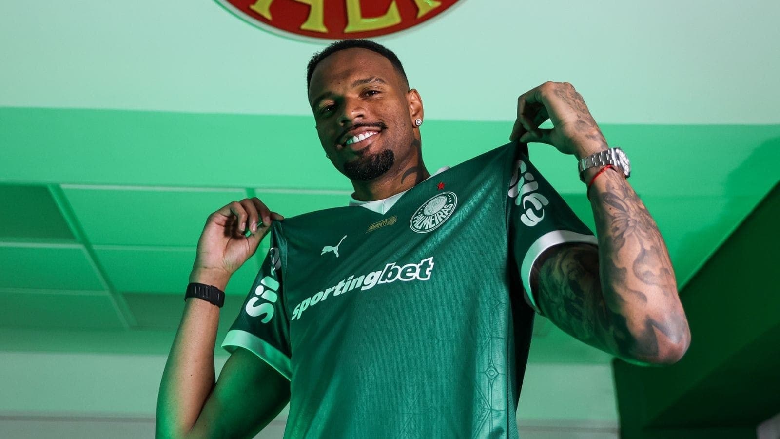 Carlos Miguel com a camisa do Palmeiras