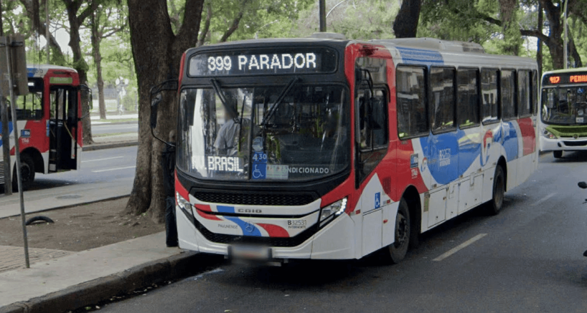 O coletivo da Viação Pavunense, da linha 665, atingiu as vítimas, que estavam de bicicleta
