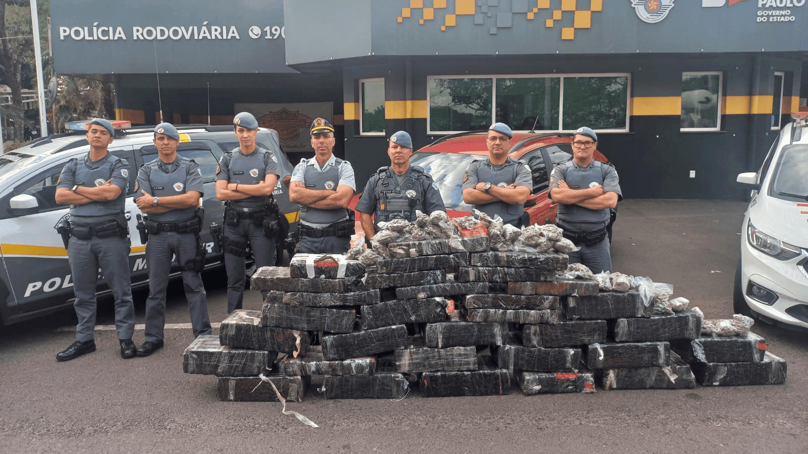 A quantidade de drogas ainda não foi divulgada pela polícia