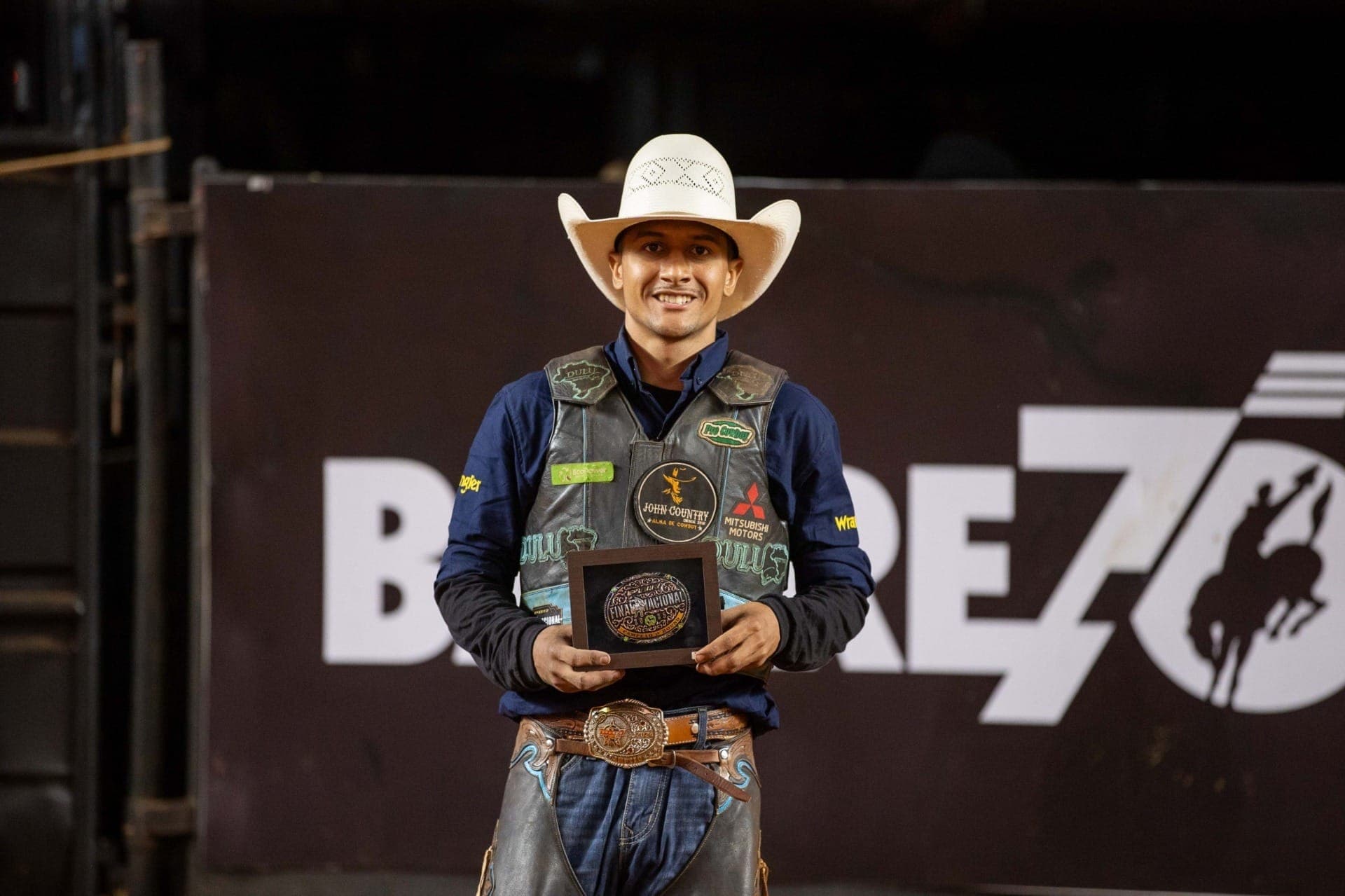 Gustavo Luiz da Silva é destaque nas montarias em touro pela PBR Brazil