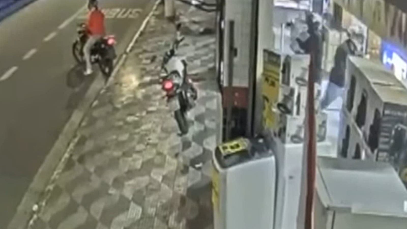 Roubo de celulares em unidade das Casas Bahia em São Paulo