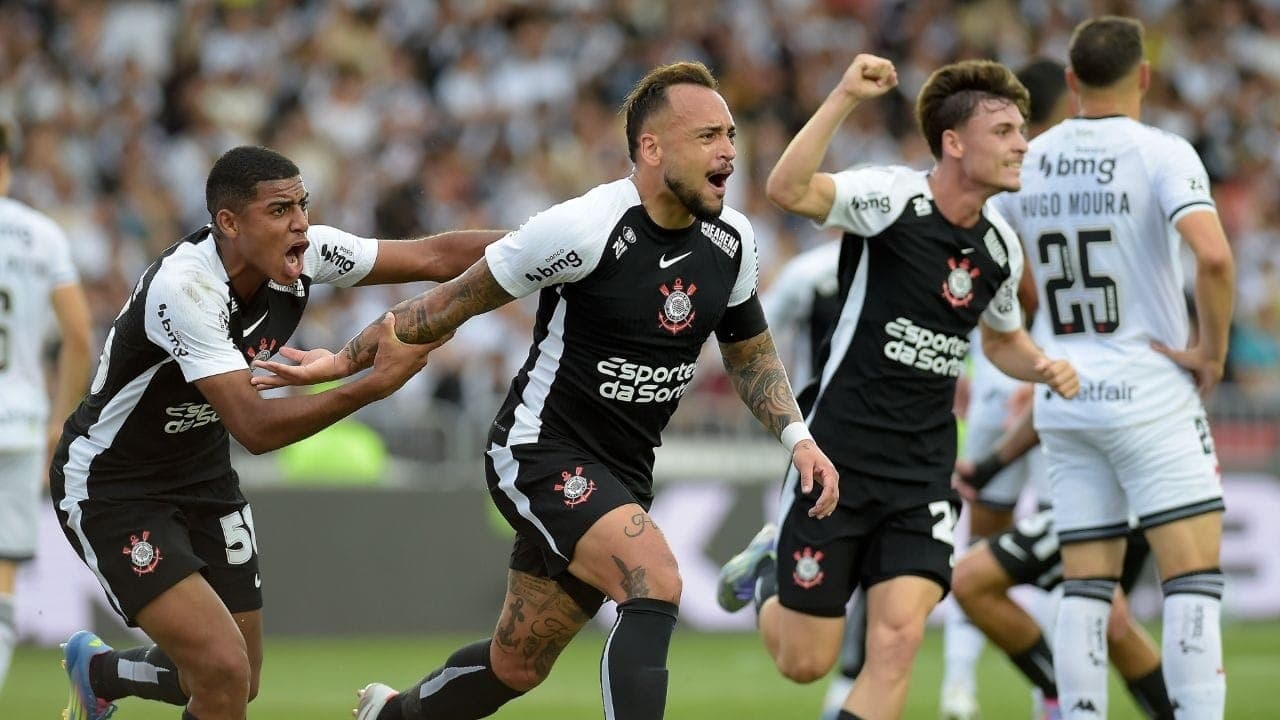 Maycon marcou pelo Corinthians contra o Vasco em São Januário