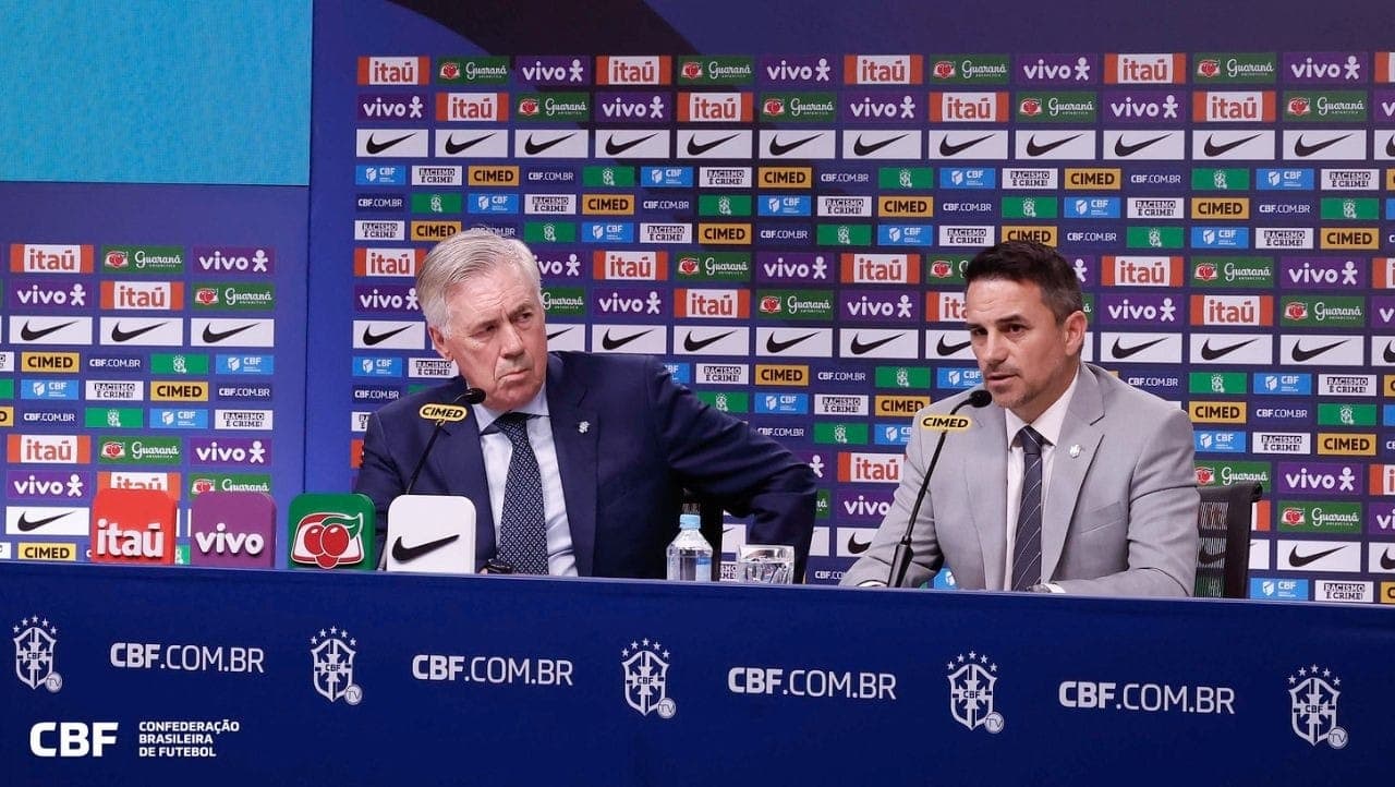 Carlo Ancelotti e Rodrigo Caetano durante convocação da Seleção