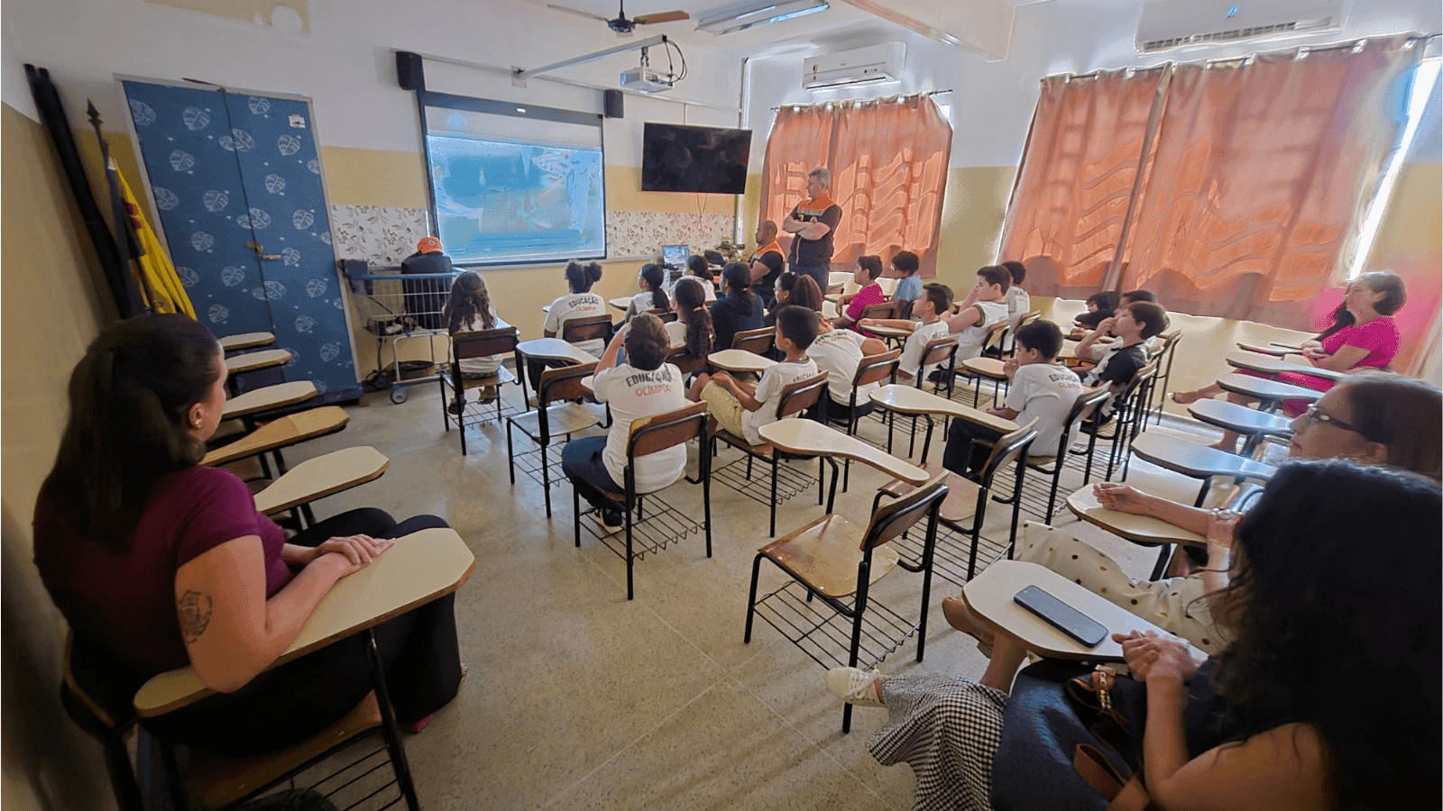 As ações incluem palestras em escolas do município