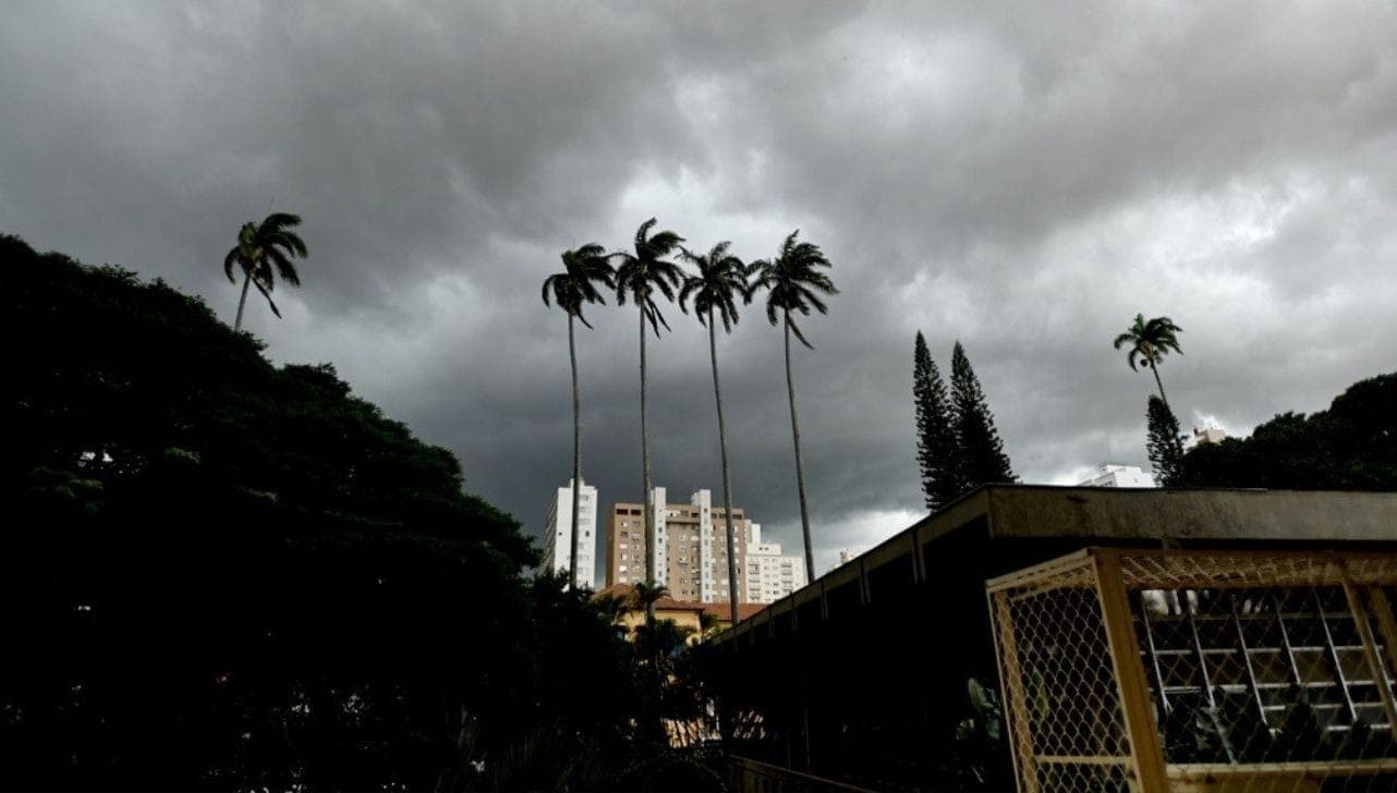 Condições meteorológicas favorecem formação de pancadas de chuva