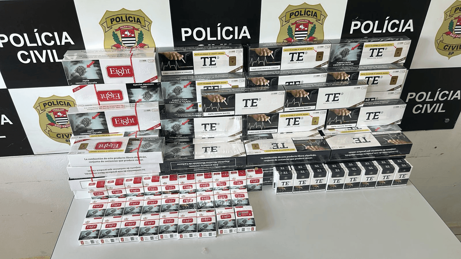 Parte das caixas estava no balcão do estabelecimento