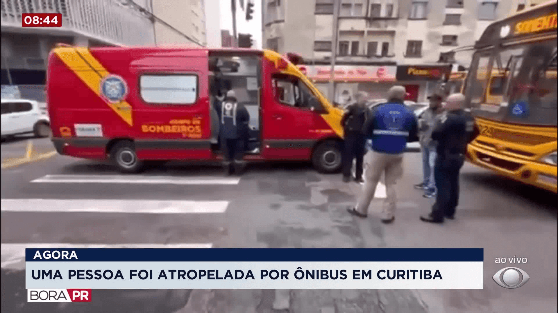 Acidente aconteceu na manhã desta quarta (27) na esquina das ruas Visconde de Nacar e Vicente Machado