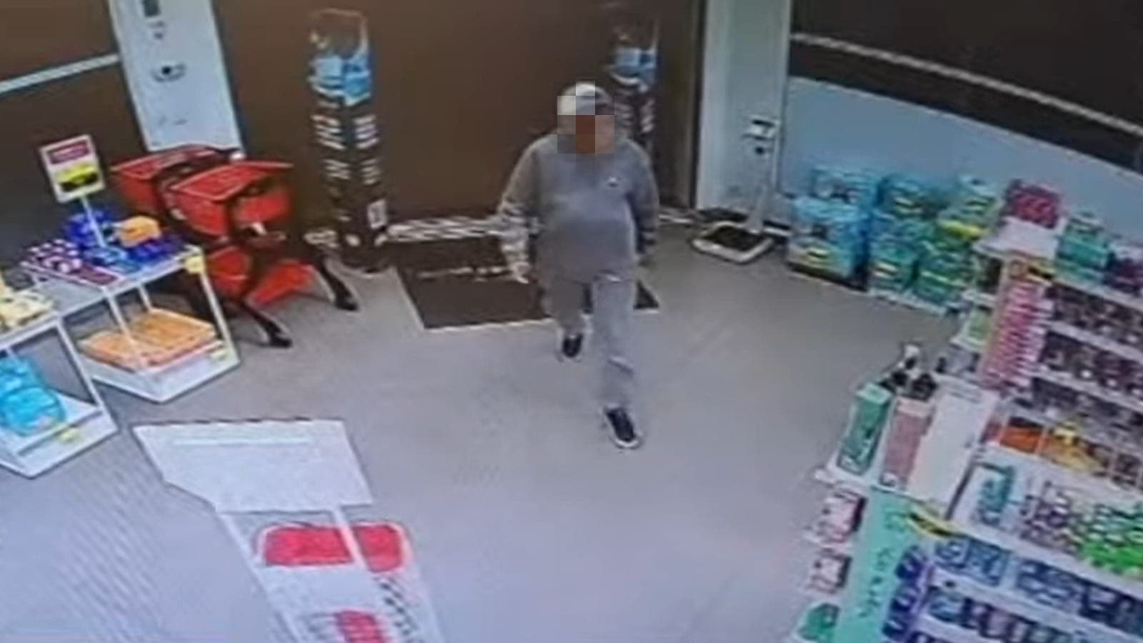 Policiais apreenderam carro roubado e arma falsa com o trio