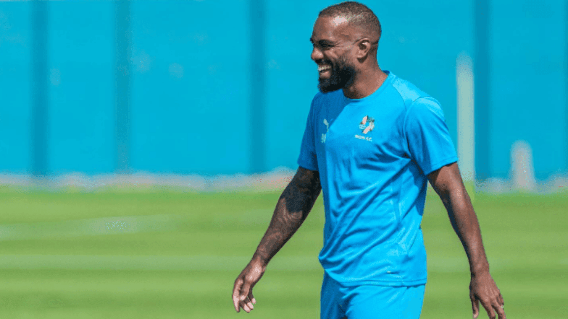 Lacazette, ex-atacante do Arsenal e Lyon, é uma das estrelas do Neom, que estreia nesta quinta-feira (28) na Liga Saudita