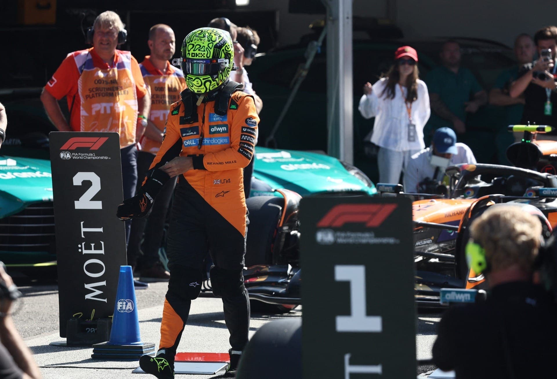 Lando Norris, da McLaren, frustrado após marcar o segundo melhor tempo para o GP da Holanda de F1