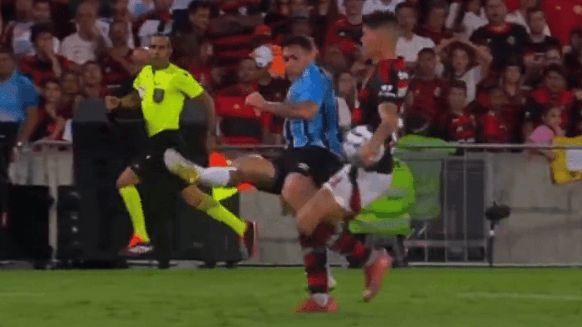 Bancada do Jogo Aberto critica decisão de pênalti para o Grêmio em empate com o Flamengo no Maracanã