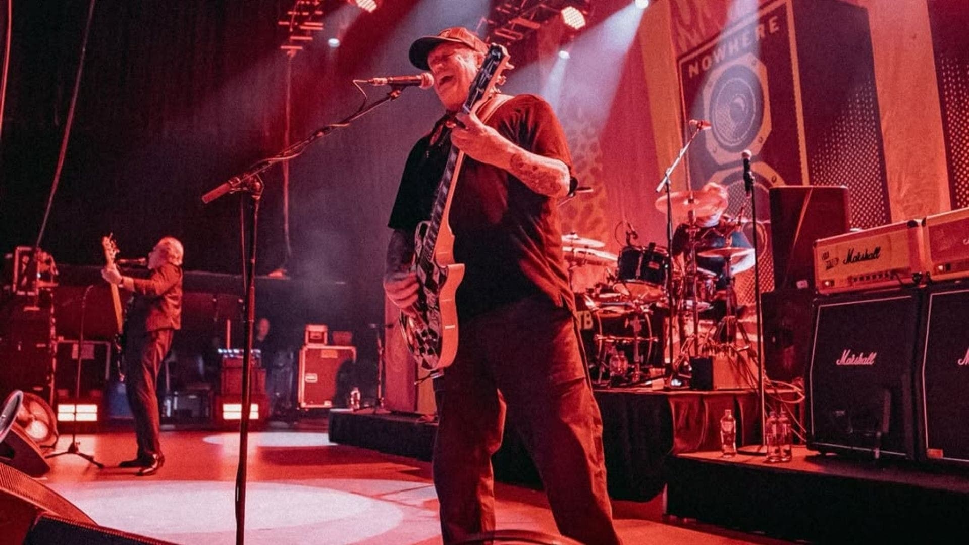 Guitarrista do Sex Pistols quebrou o pulso
