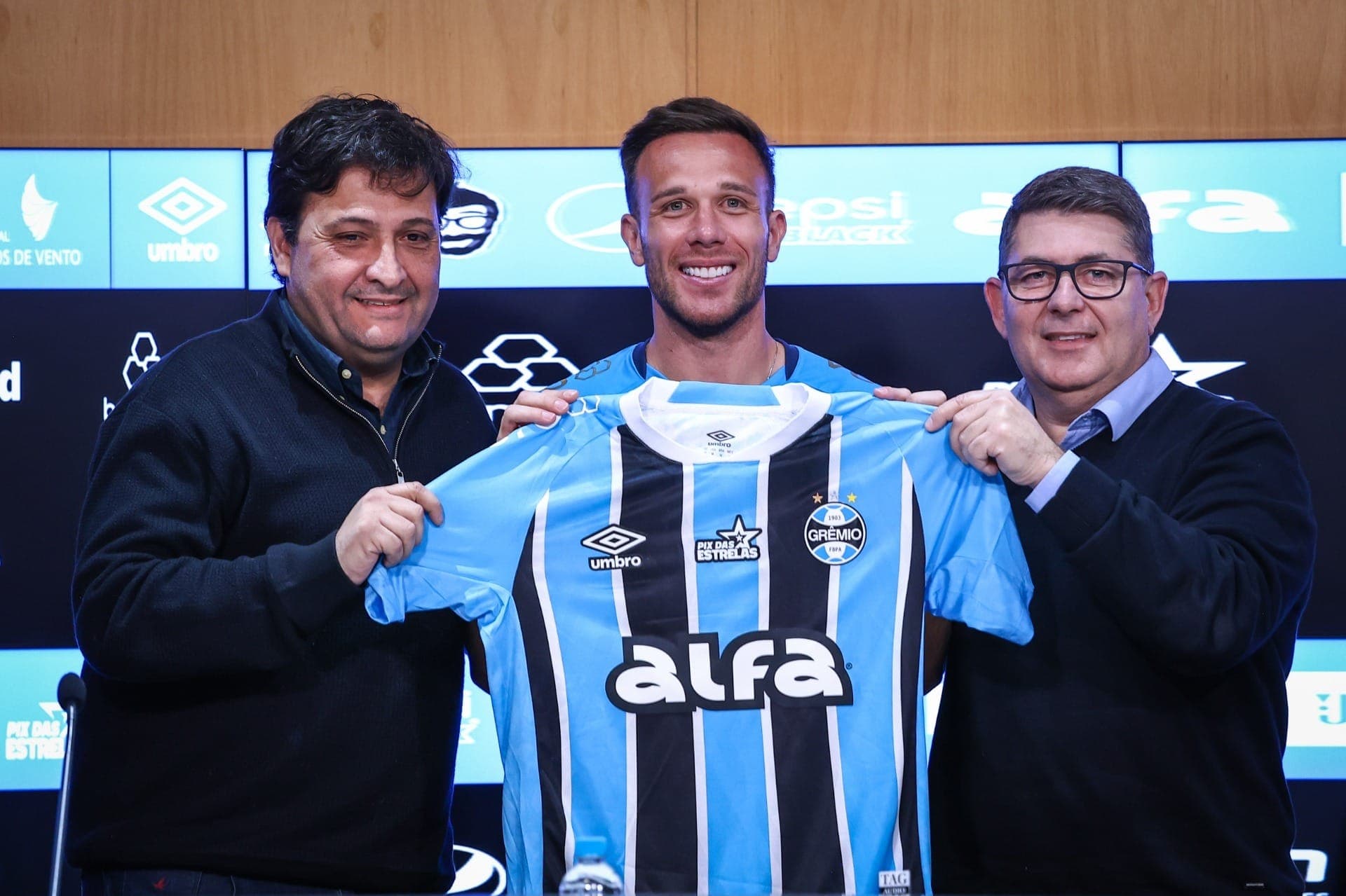 Empresa ajudou na contratação de Arthur, mas depois fez campanha por outro reforço
