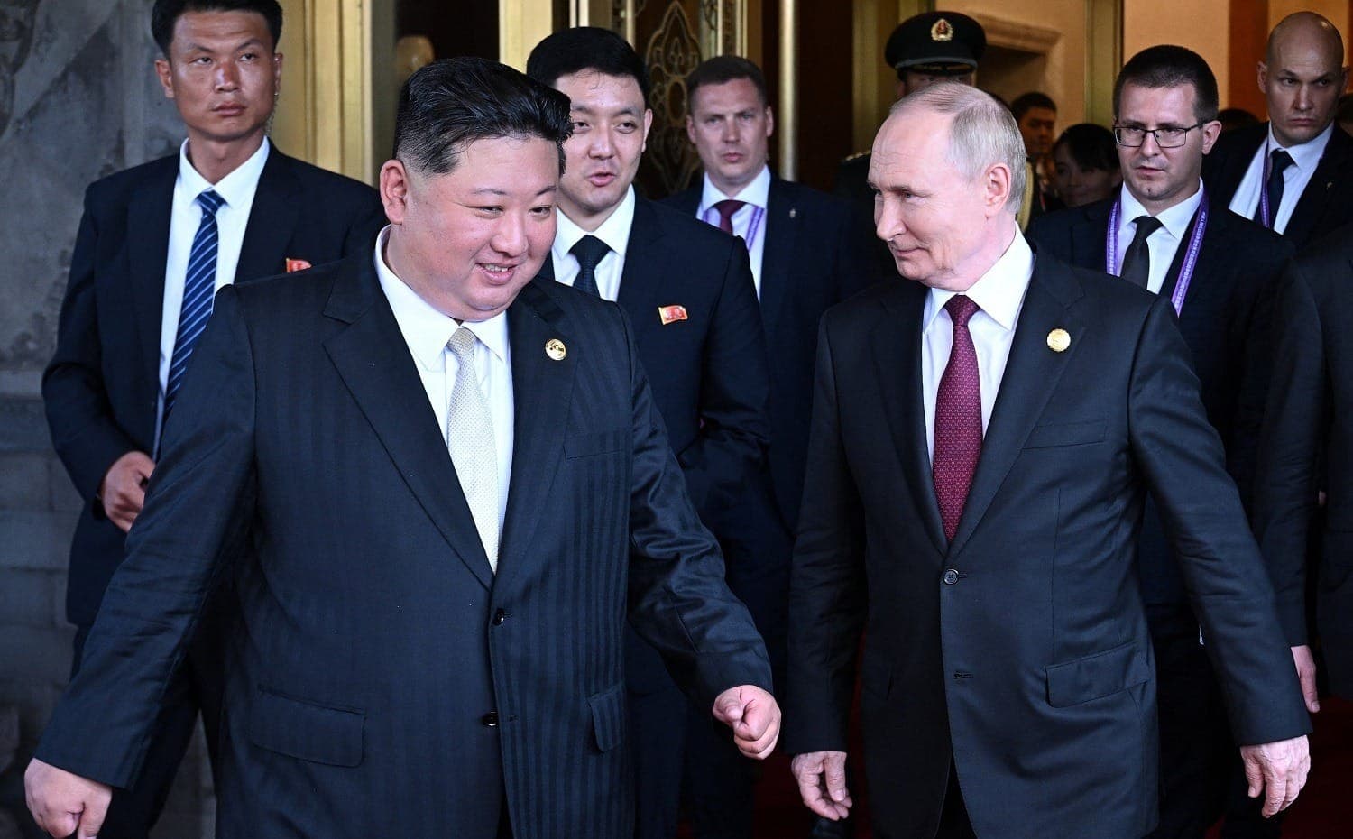 Vladimir Putin e Kim Jong-un têm encontro bilateral na China