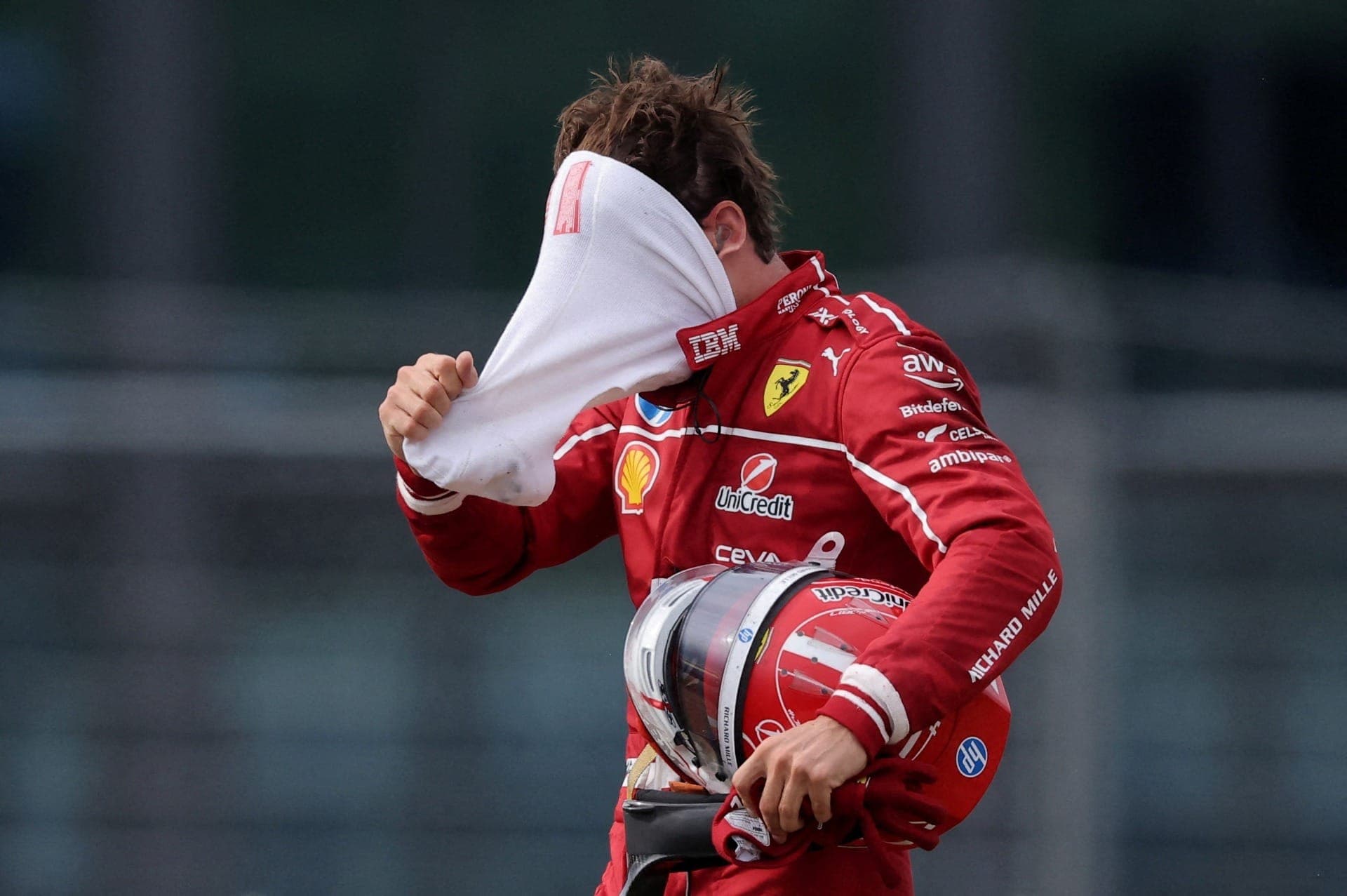 Leclerc explica foco da Ferrari em 2026 e limitações da equipe até o final do ano