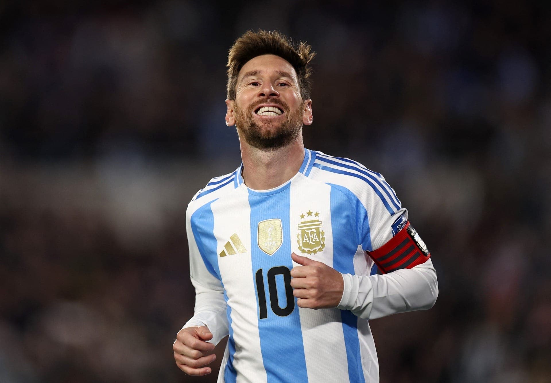 Messi fez dois gols em possível despedida na Argentina
