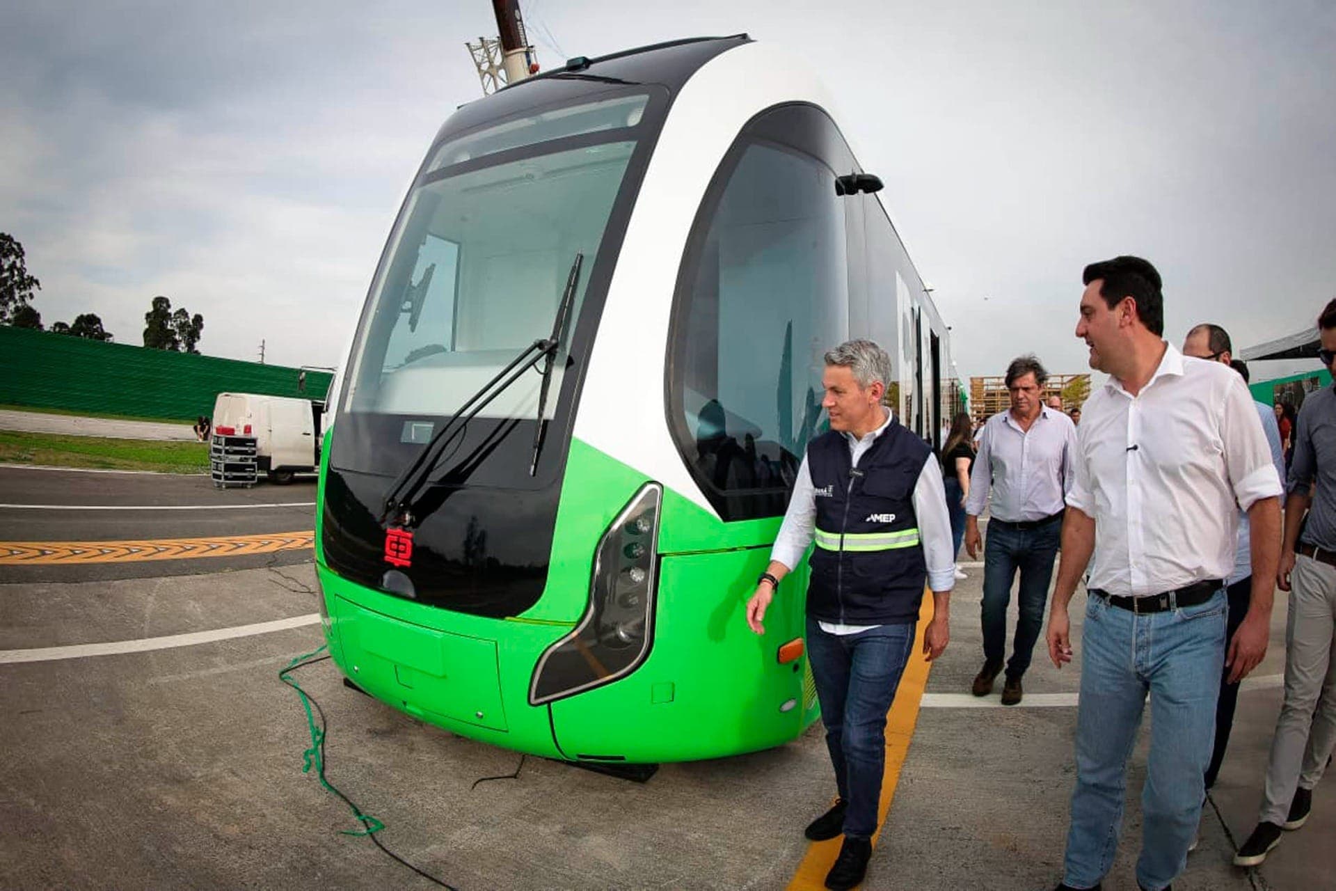 Paraná será o primeiro estado da América do Sul a adotar o Bonde Urbano Digital, tecnologia chinesa de transporte coletivo sem trilhos.