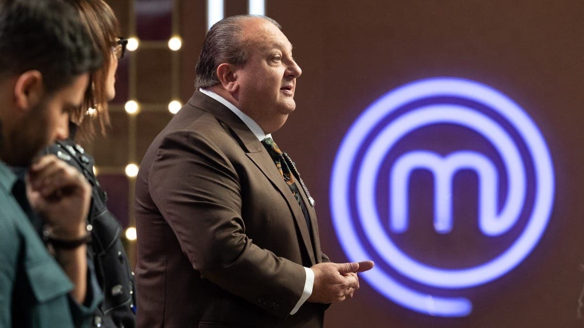 Jacquin conversa com participantes na estreia do MasterChef Confeitaria