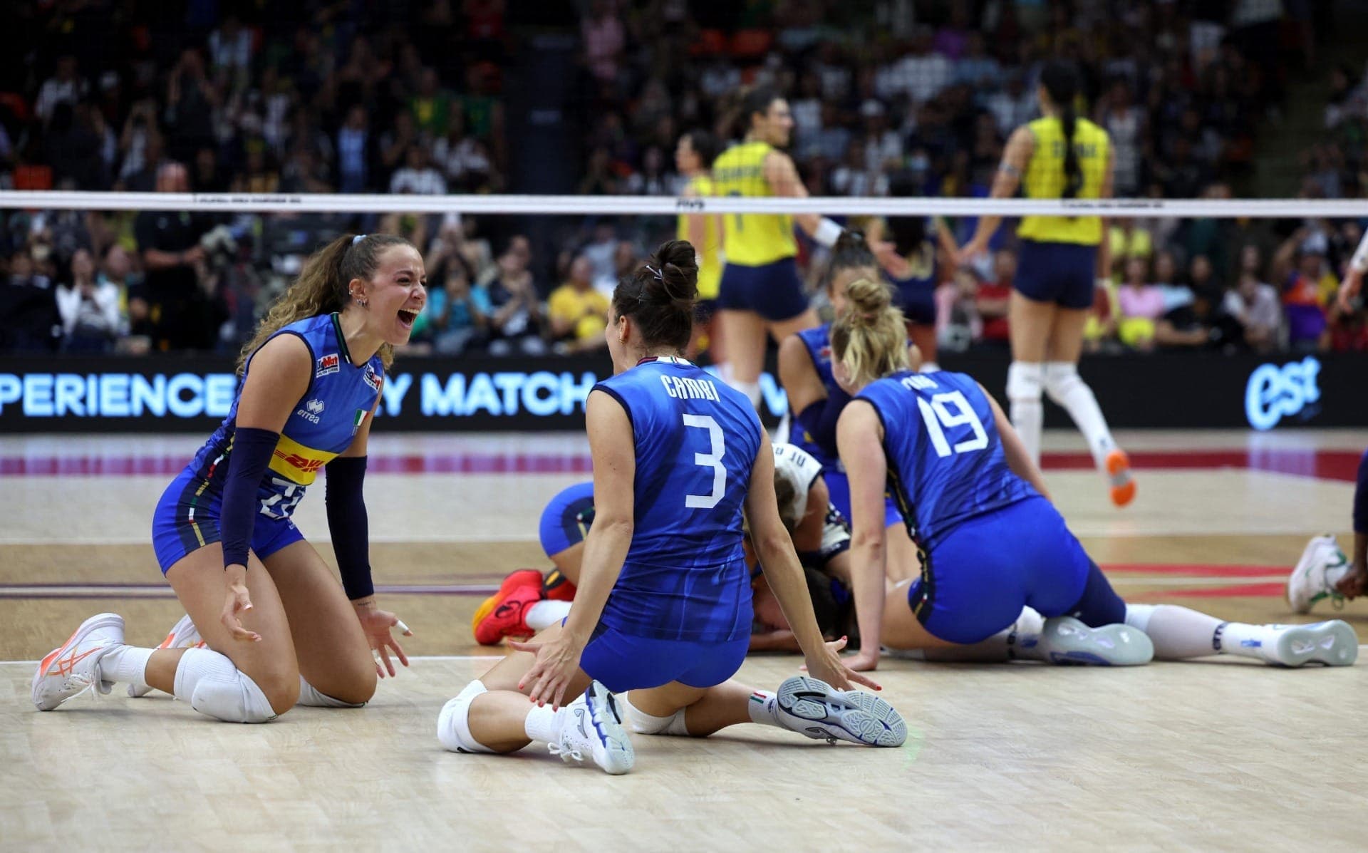 Italianas comemora vaga na final do Mundial após vencer o Brasil