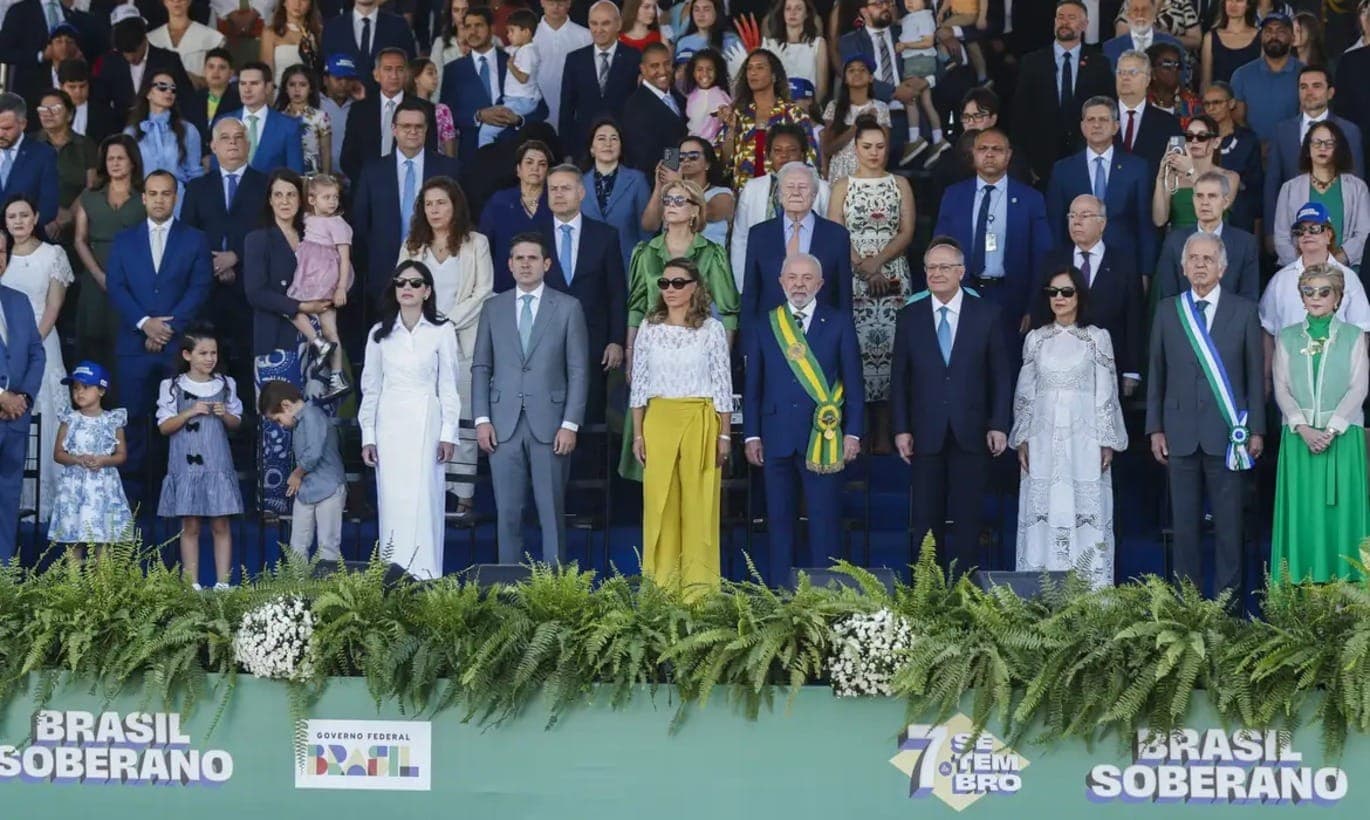 Presidente Lula e ministros participam do Desfile de 7 de Setembro