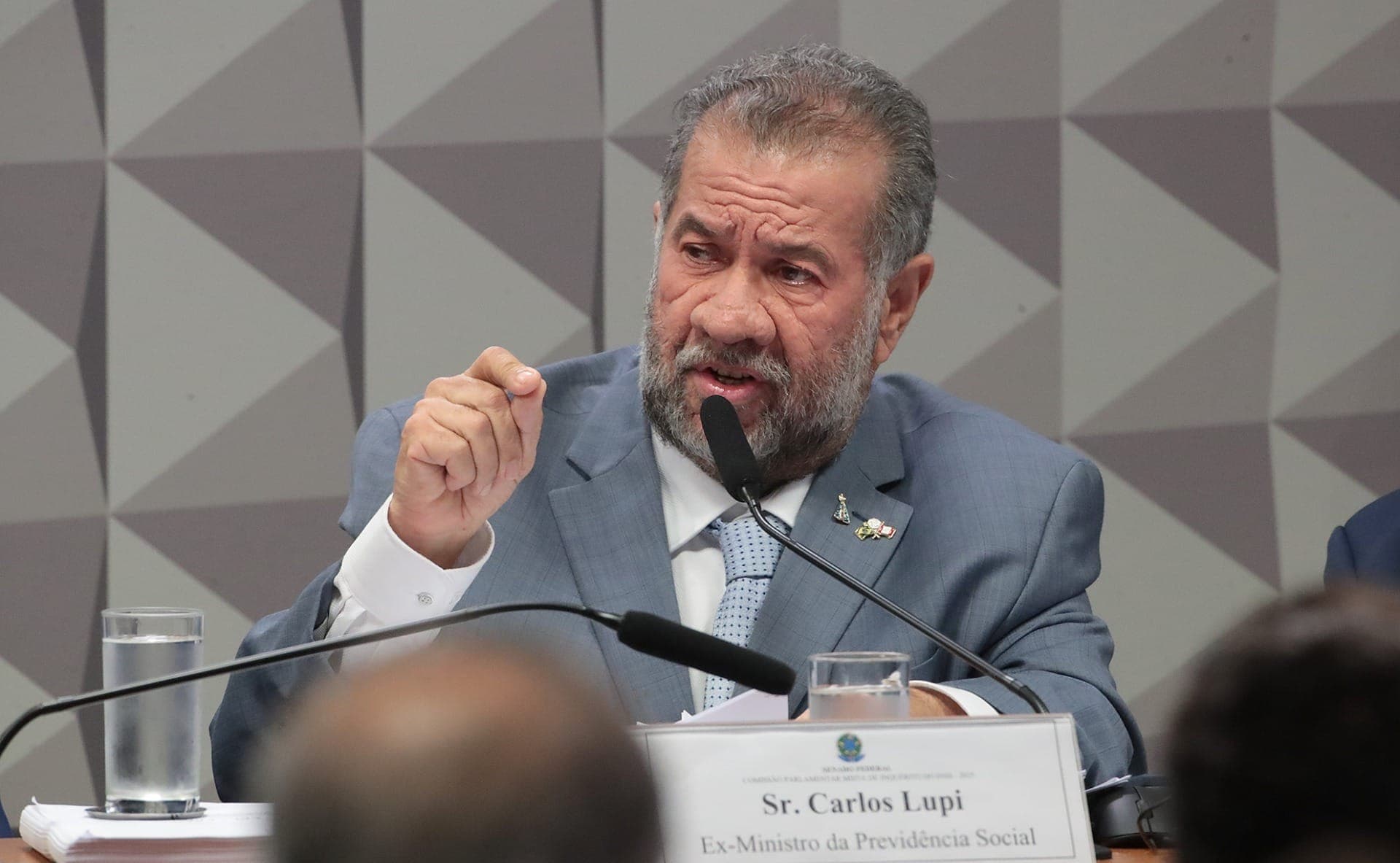 Carlos Lupi, ex-ministro da Previdência, na CPMI do INSS