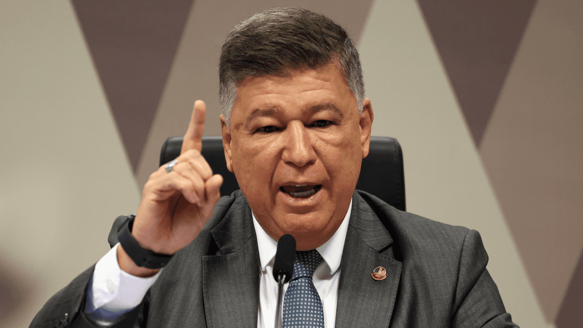 Viana diz que decisão do STF envolvendo presença opcional dos empresários é injustificável