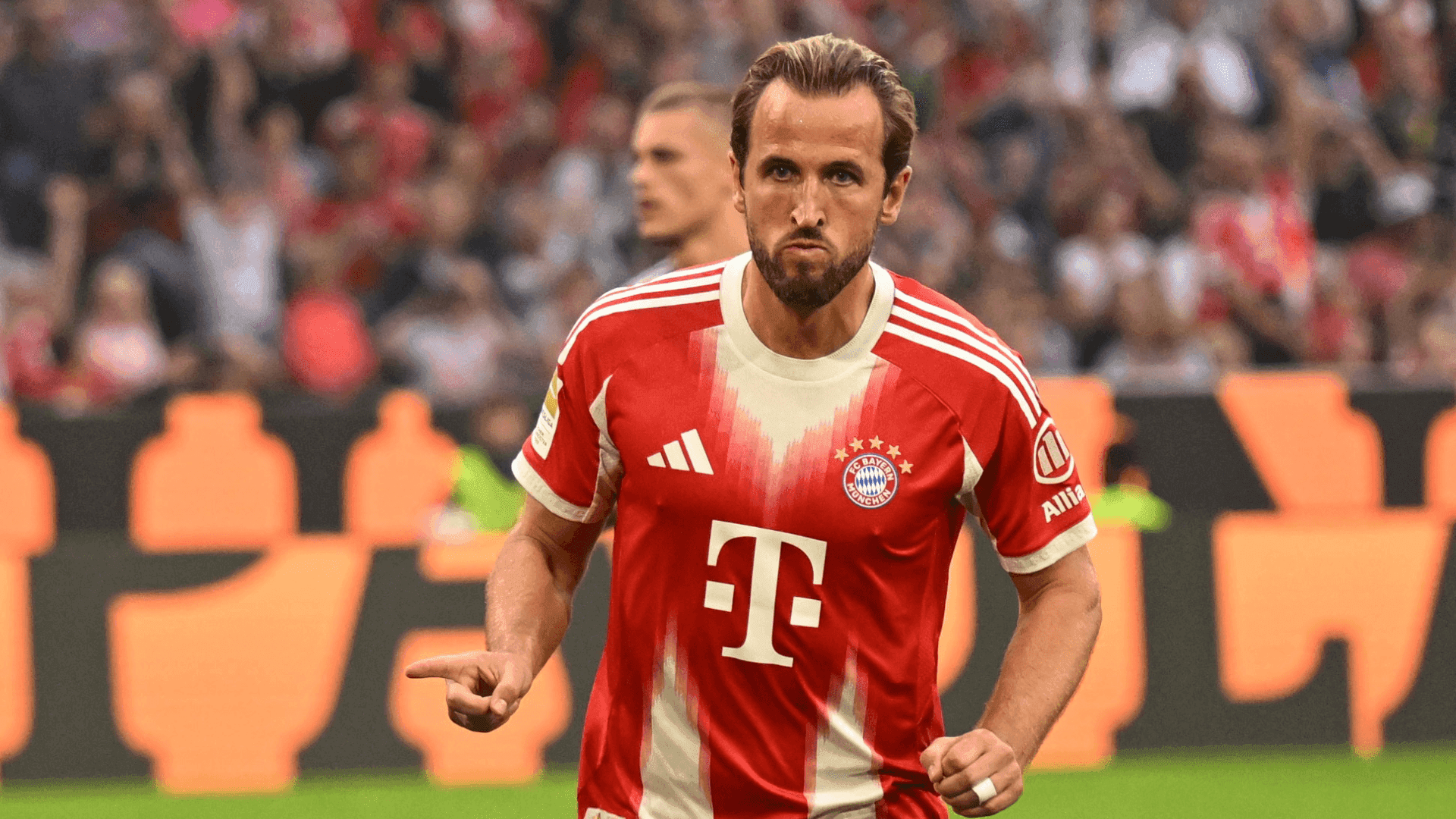 Camisa 9 do Bayern vibra após balançar a rede diante do Chelsea em Munique