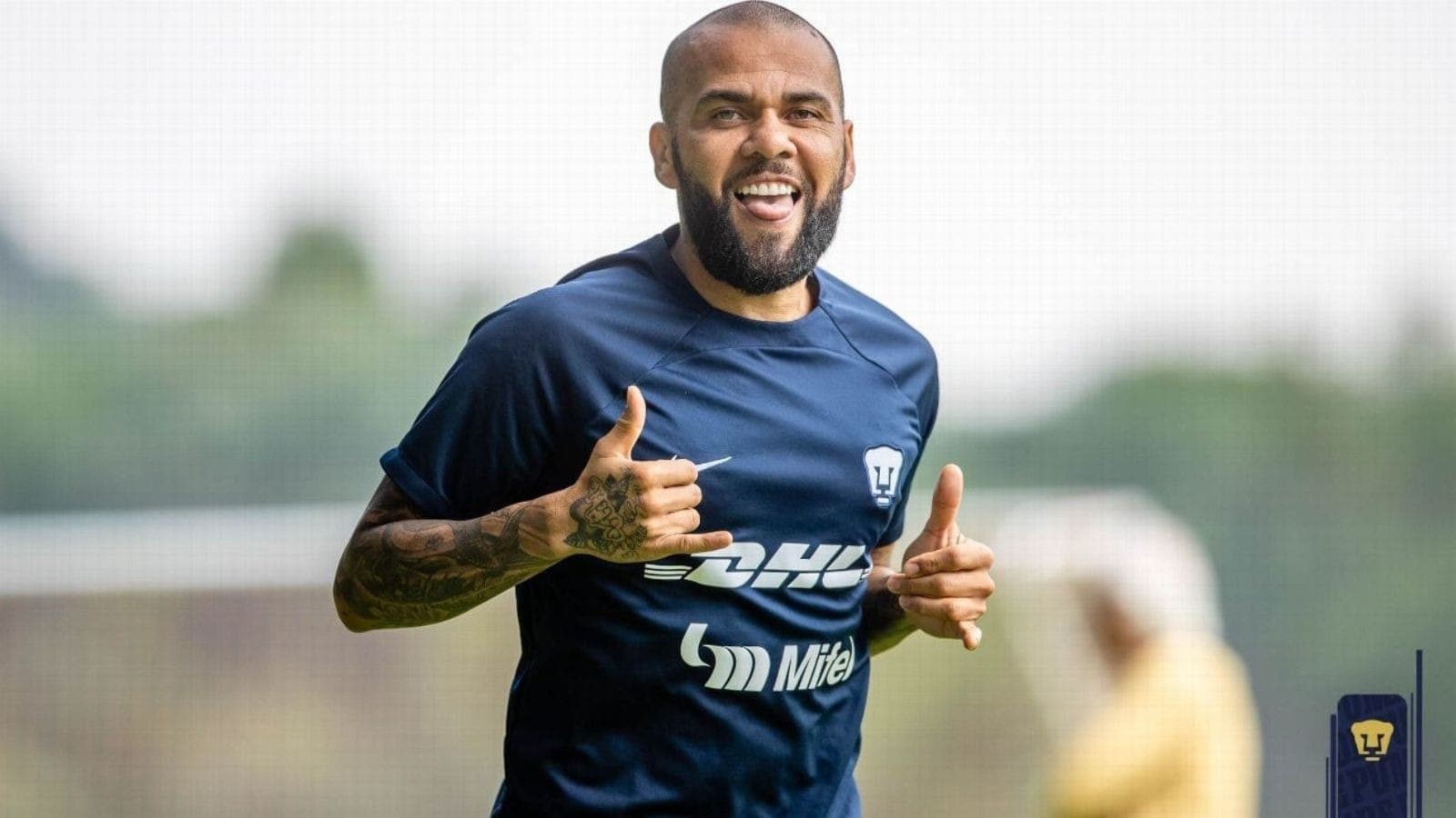 Daniel Alves, em treino pelo Pumas