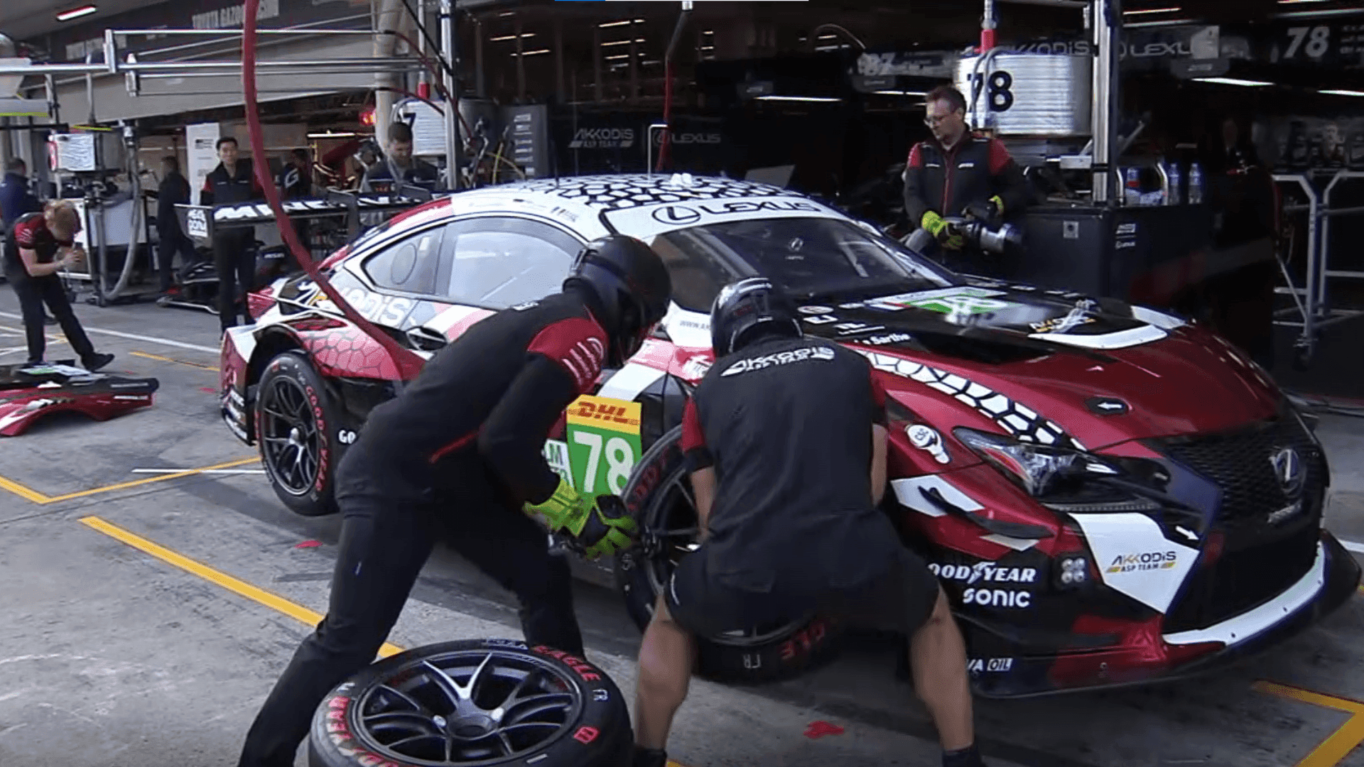 Mecânicos da Crown em ação no pit stop da Stock Car