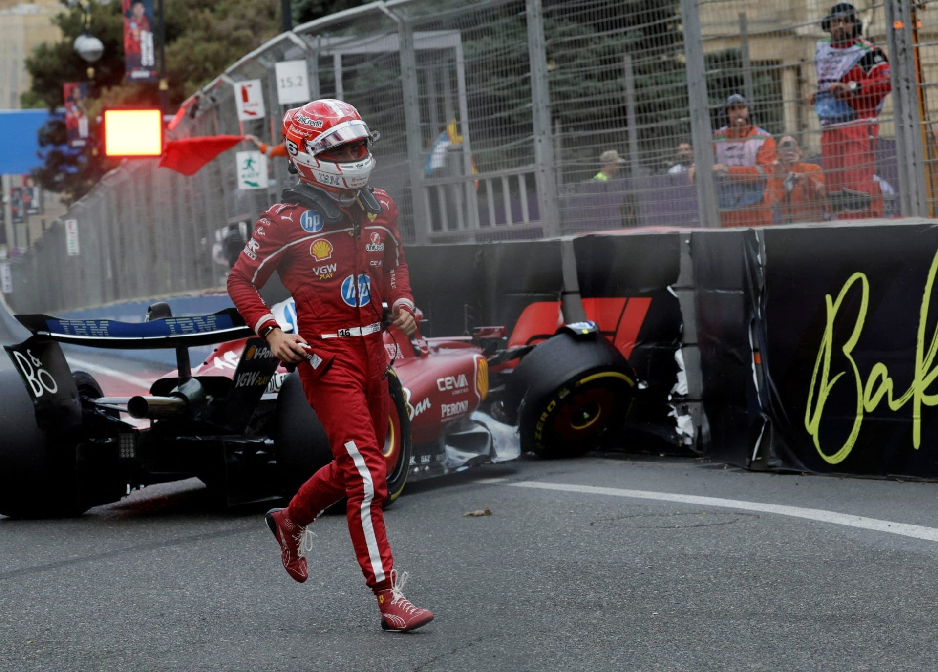 Charles Leclerc abandona classificação após bater no início do Q3
