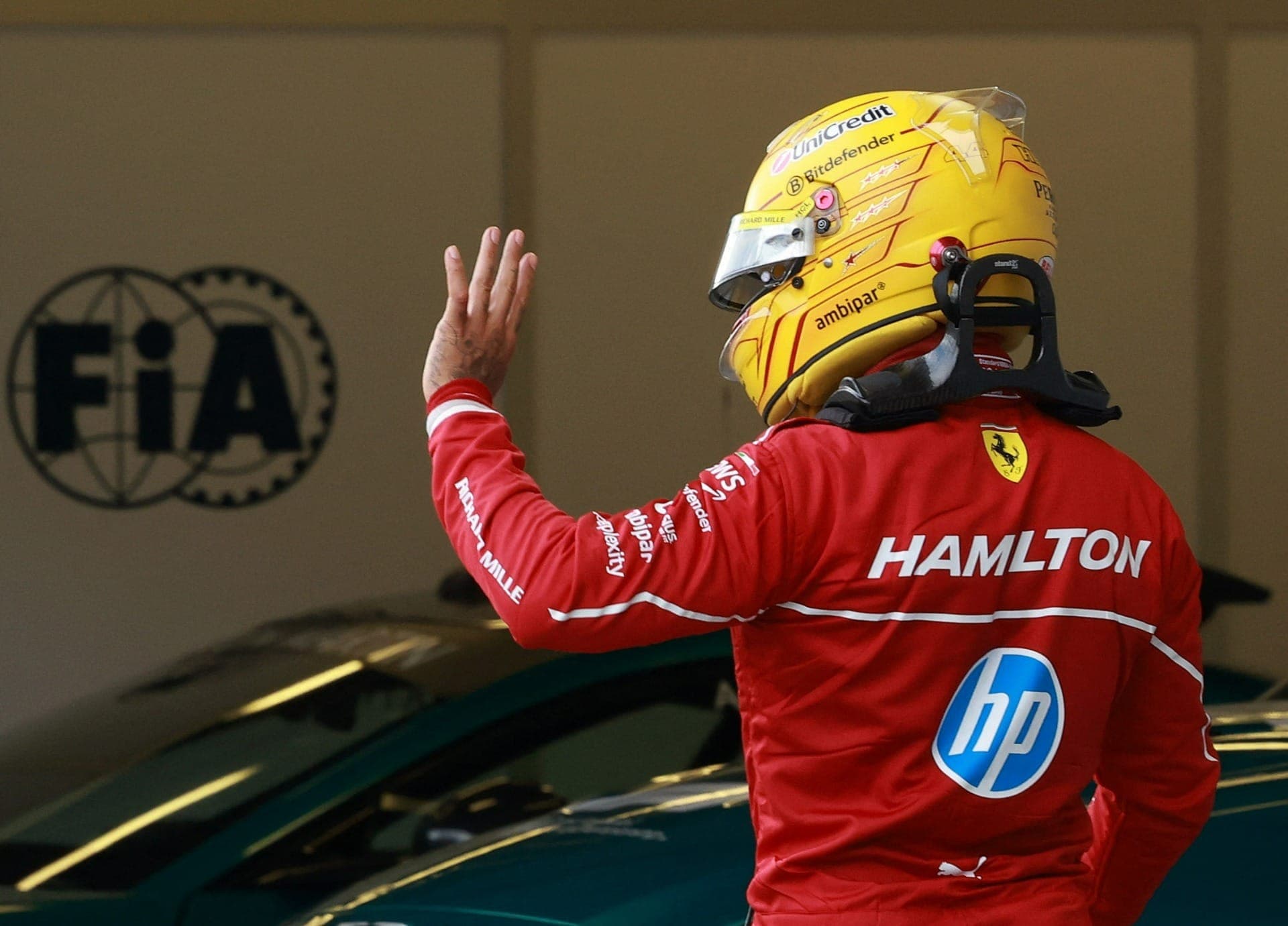 Lewis Hamilton fica fora do Q3 e larga da 12ª posição no GP do Azerbaijão