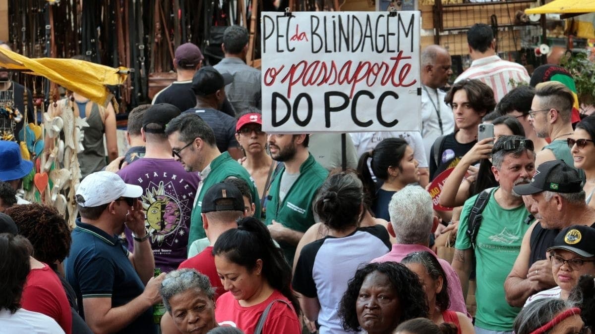 Manifestação contra PEC da Blindagem em São Paulo