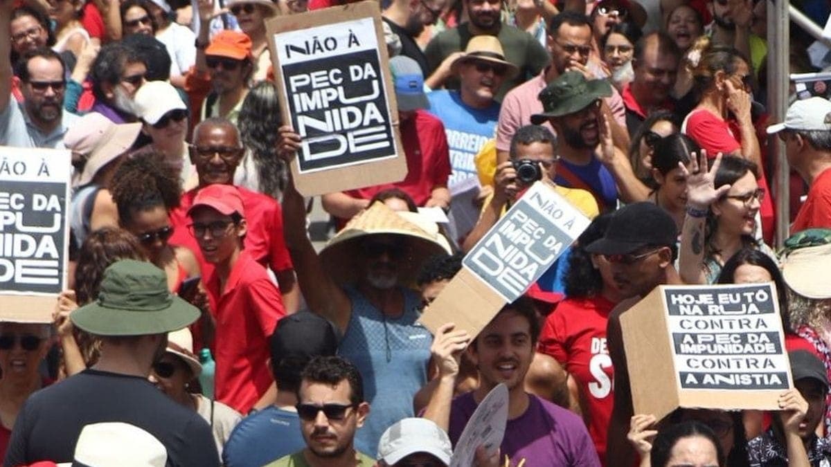 Manifestantes da Paraíba vão às ruas contra PEC da Blindagem