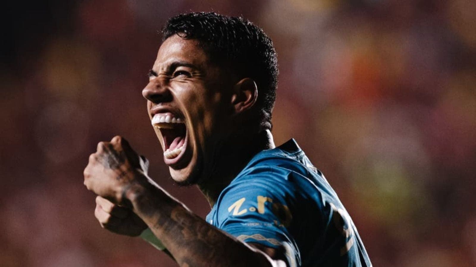 Matheusinho comemora gol do Sport contra o Corinthians