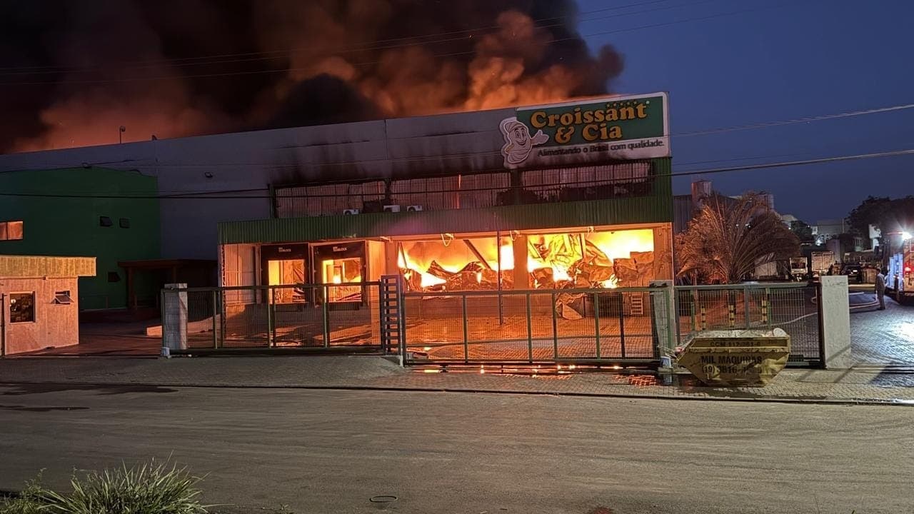 O incêndio foi controlado após 8 horas de trabalho